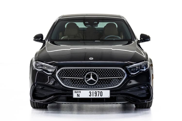 تأجير Mercedes-Benz E-300 2024 في دبي - صورة 2