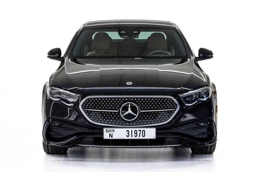 تأجير Mercedes-Benz E-300 2024 في دبي - صورة 2