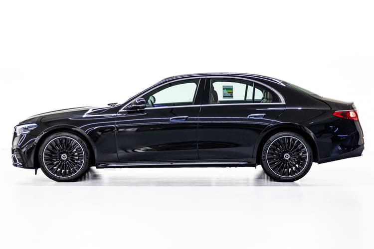 تأجير Mercedes-Benz E-300 2024 في دبي - صورة 3