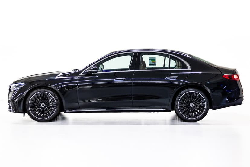 تأجير Mercedes-Benz E-300 2024 في دبي - صورة 3