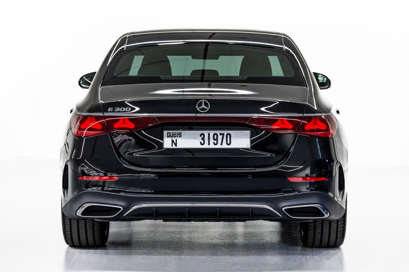 تأجير Mercedes-Benz E-300 2024 في دبي - صورة 4