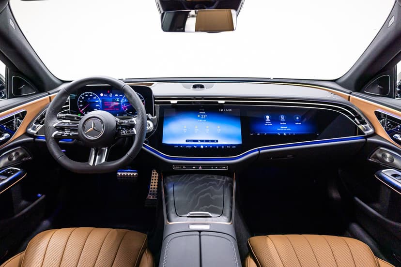 تأجير Mercedes-Benz E-300 2024 في دبي - صورة 10