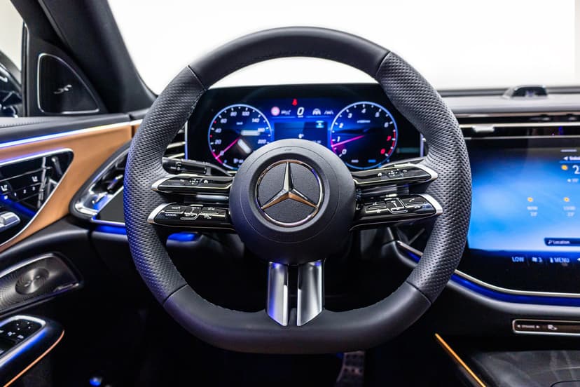 تأجير Mercedes-Benz E-300 2024 في دبي - صورة 9