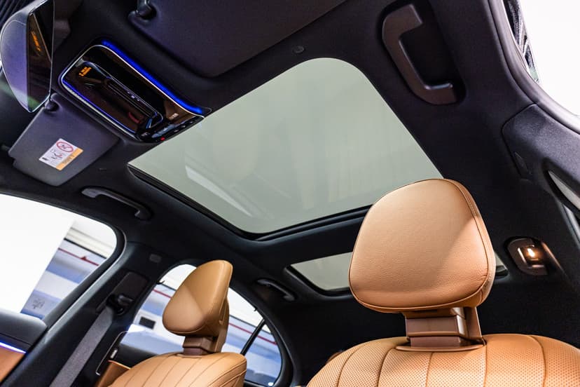 تأجير Mercedes-Benz E-300 2024 في دبي - صورة 11