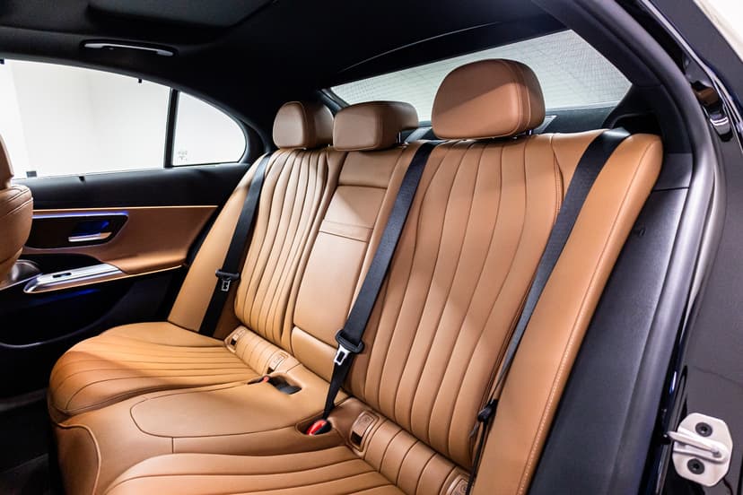 تأجير Mercedes-Benz E-300 2024 في دبي - صورة 12