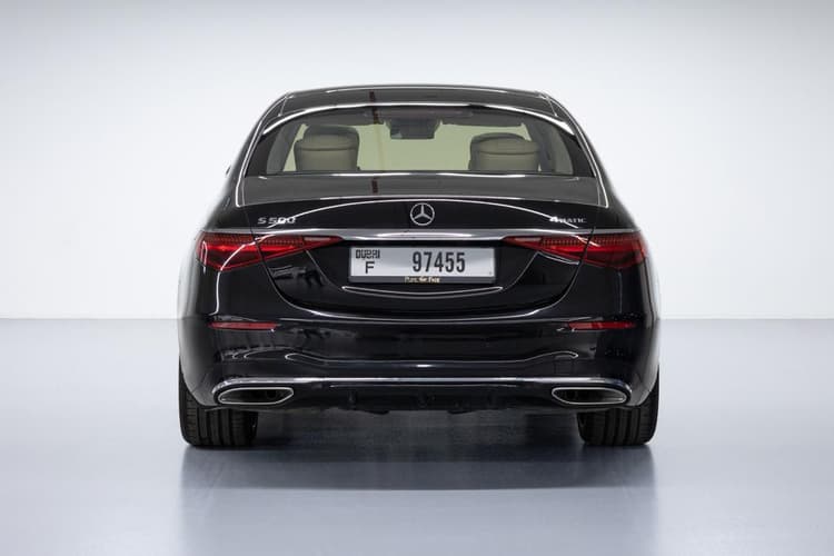 Mercedes-Benz S-500 2023 mieten in Dubai - Ansicht 3