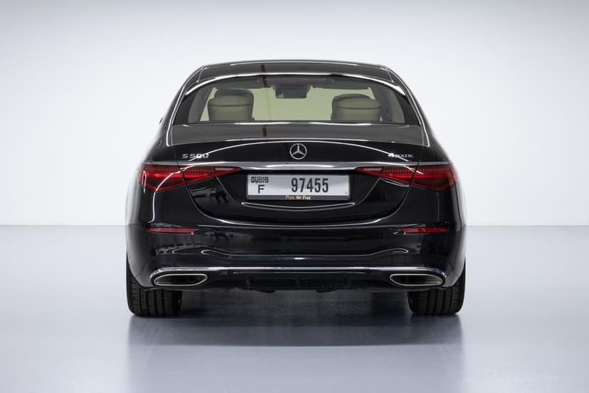 Mercedes-Benz S-500 2023 mieten in Dubai - Ansicht 3