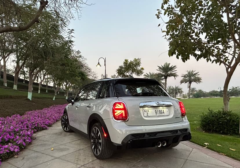 Mini cooper F55 2021 huren Dubai - Weergave 2
