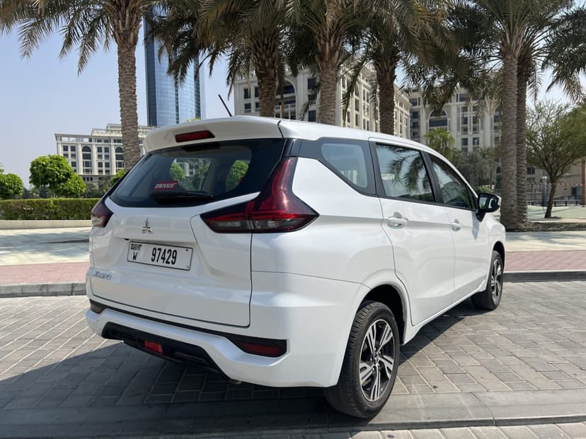 Alquiler Mitsubishi Xpander 2025 Dubái - Vista 6