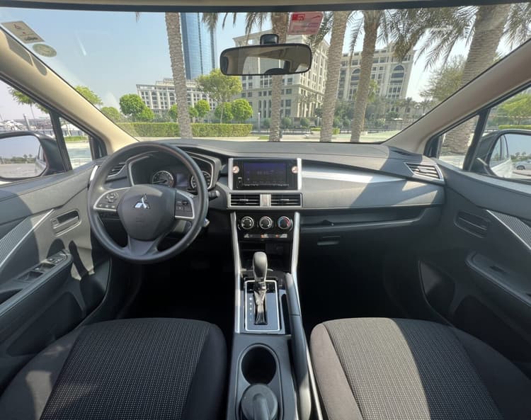 Alquiler Mitsubishi Xpander 2025 Dubái - Vista 4