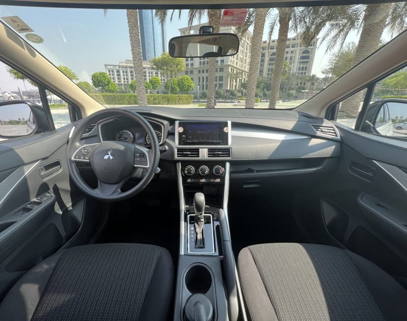 Alquiler Mitsubishi Xpander 2025 Dubái - Vista 4