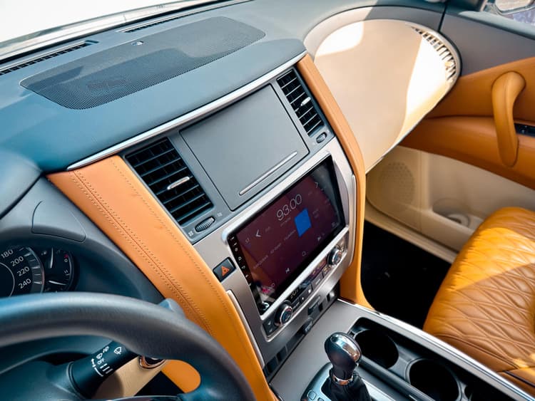 Location NISSAN PATROL 2023 Dubaï - Vue 3