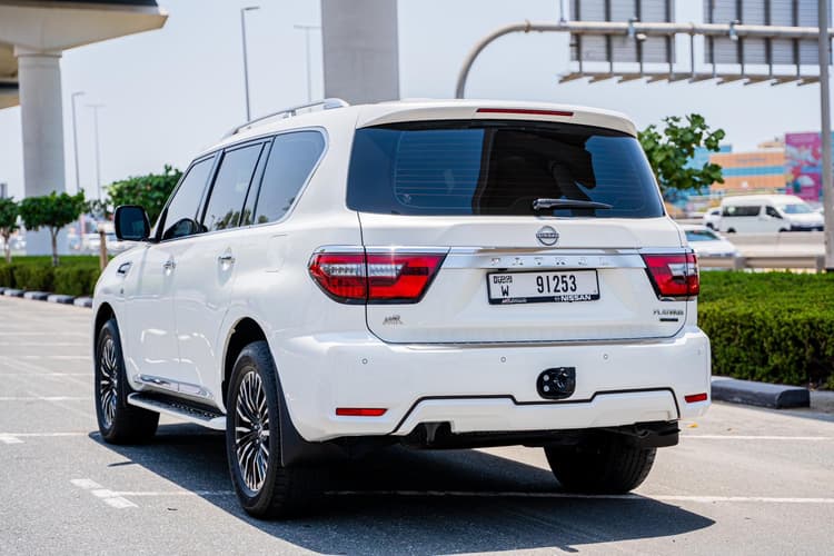 تأجير Nissan Patrol LE Platinum 2022 في دبي - صورة 3