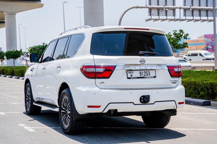 تأجير Nissan Patrol LE Platinum 2022 في دبي - صورة 3