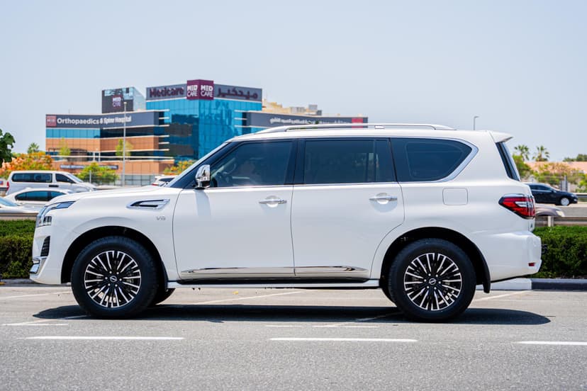 تأجير Nissan Patrol LE Platinum 2022 في دبي - صورة 2