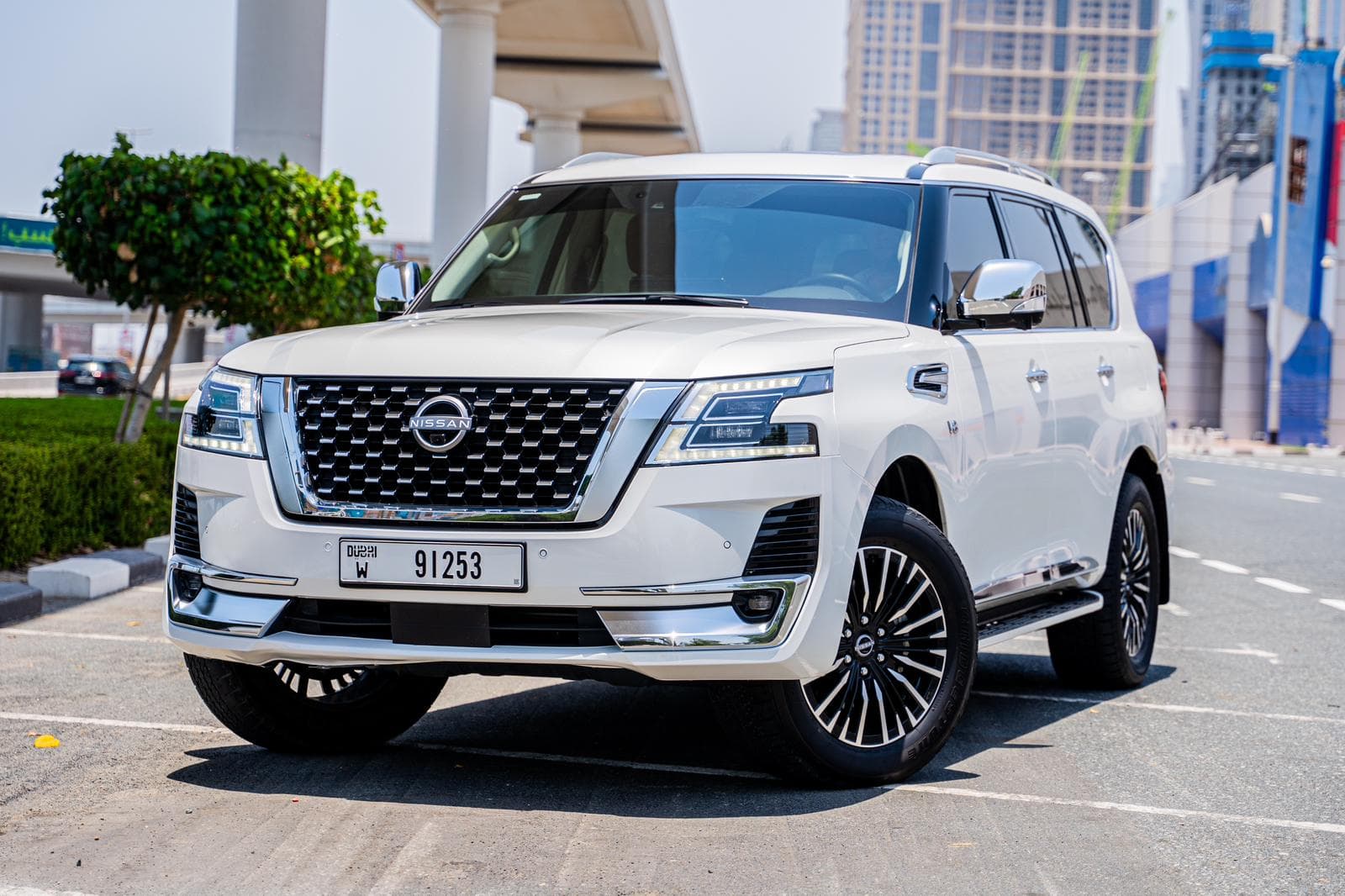 تأجير Nissan Patrol LE Platinum 2022 في دبي - الصورة الرئيسية