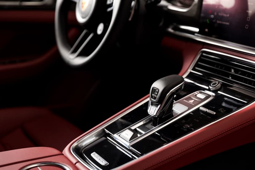 Porsche Panamera 2023 huren Dubai - Weergave 5