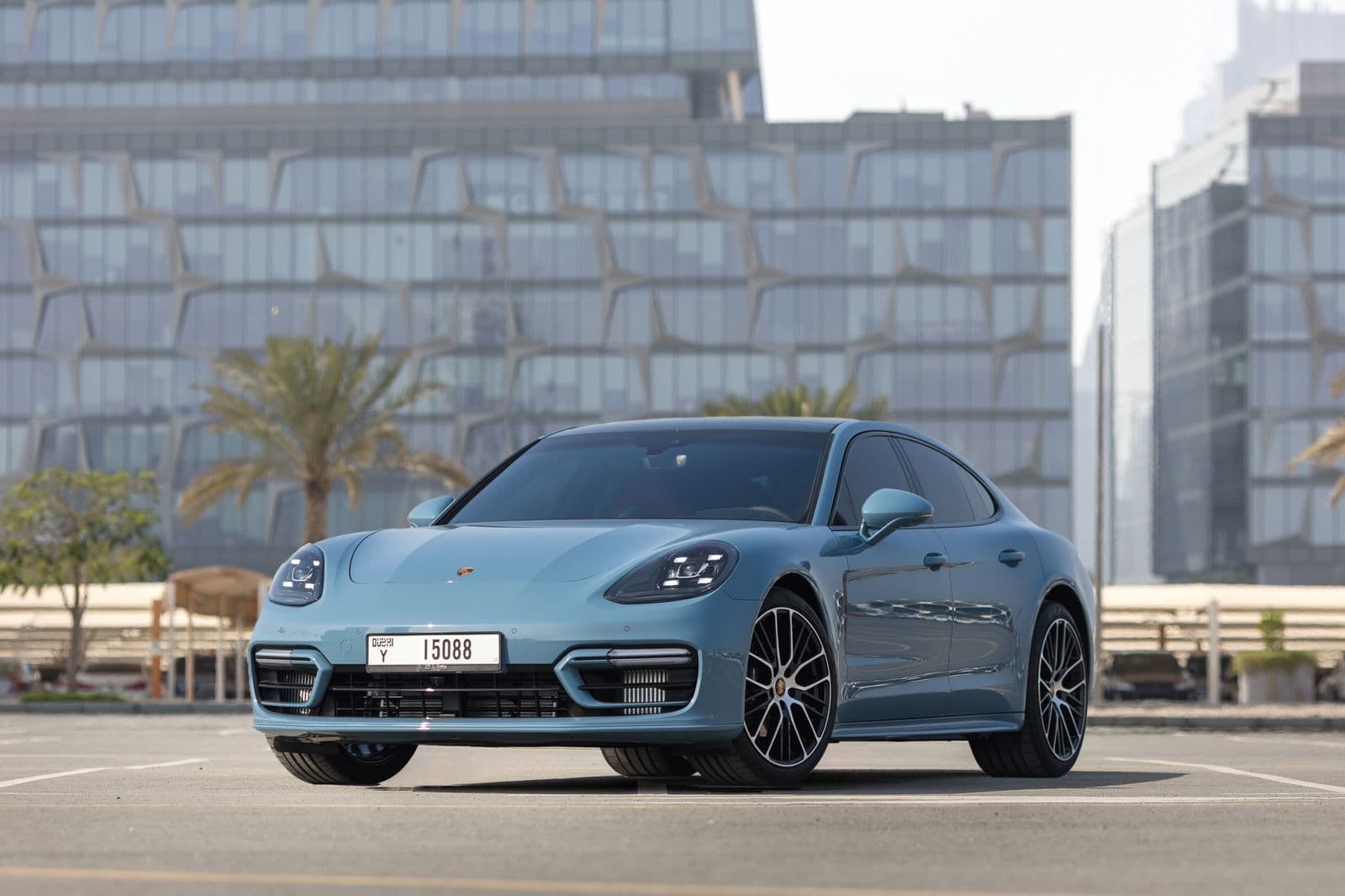 Porsche Panamera 2023 huren Dubai - Hoofdweergave