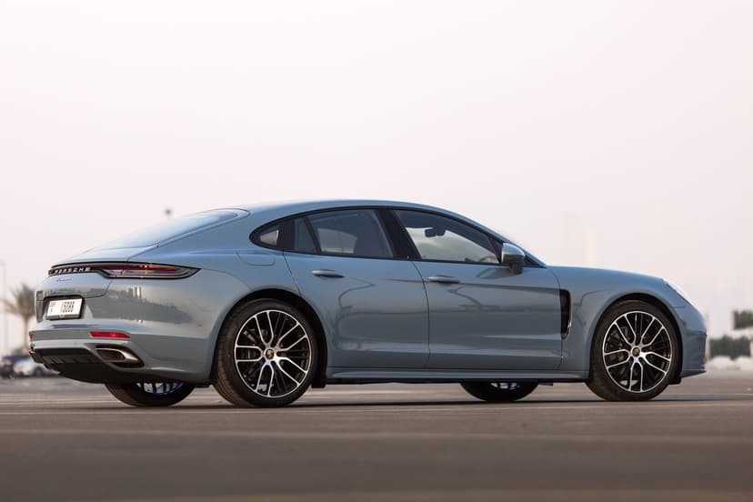 Porsche Panamera 2023 huren Dubai - Weergave 4