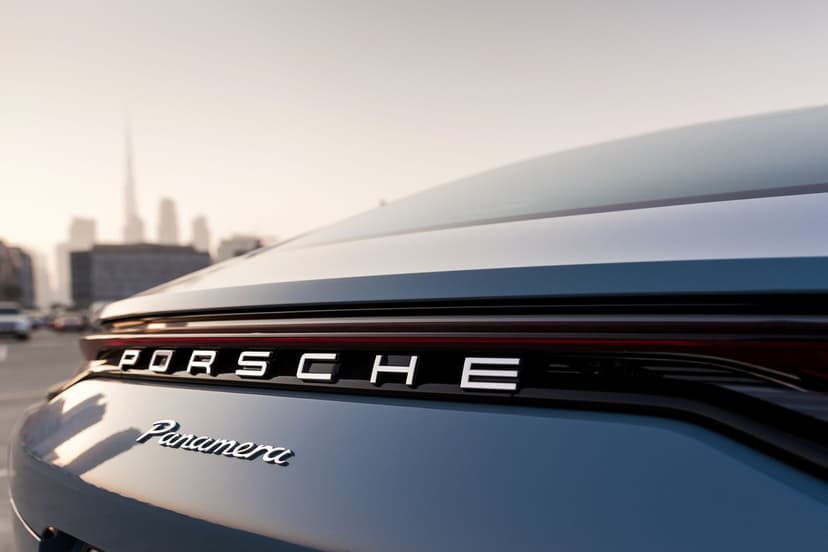 Porsche Panamera 2023 huren Dubai - Weergave 9