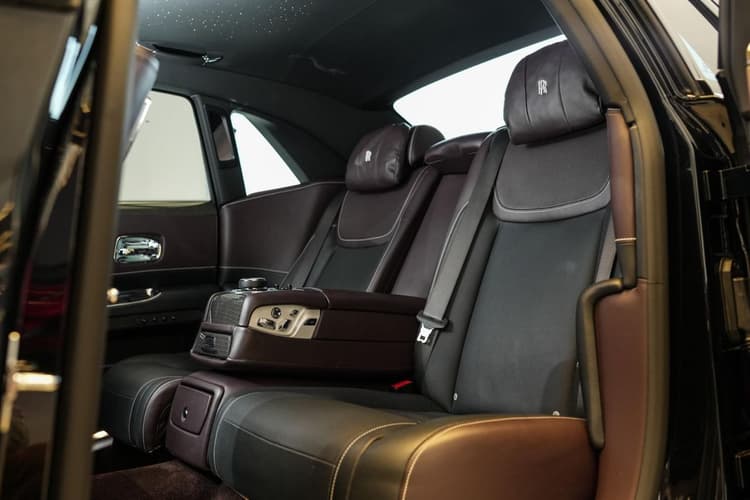 ROLLS-ROYCE Ghost Black 2022 mieten in Dubai - Ansicht 2