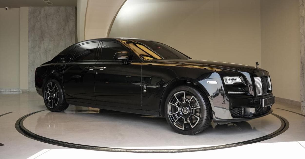 ROLLS-ROYCE Ghost Black 2022 mieten in Dubai - Hauptansicht