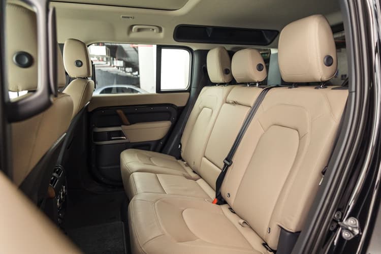 Range Rover Defender 2023 huren Dubai - Weergave 5