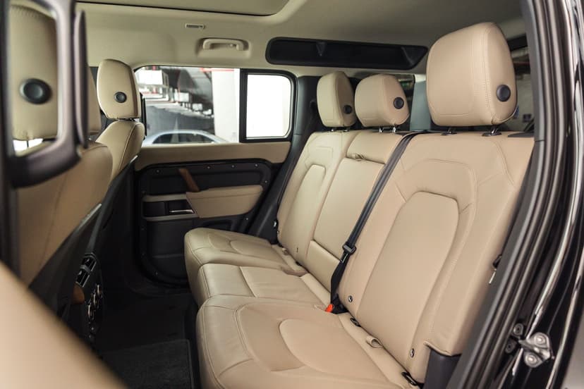 Range Rover Defender 2023 huren Dubai - Weergave 5
