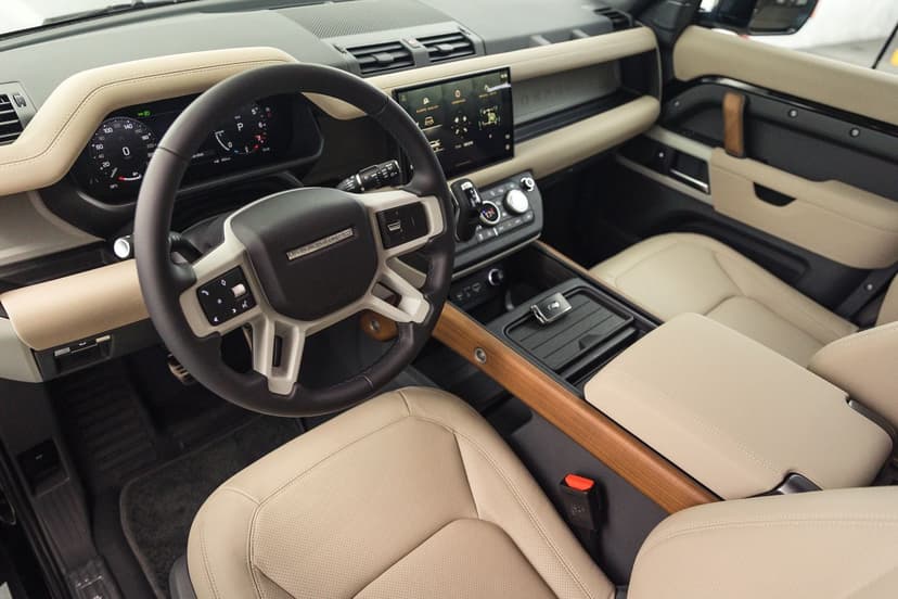 Range Rover Defender 2023 huren Dubai - Weergave 10