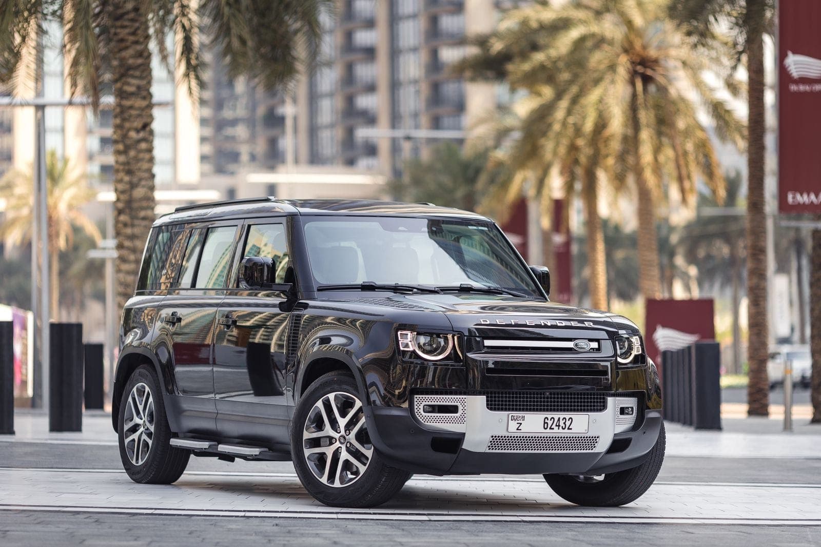 Range Rover Defender 2023 huren Dubai - Hoofdweergave