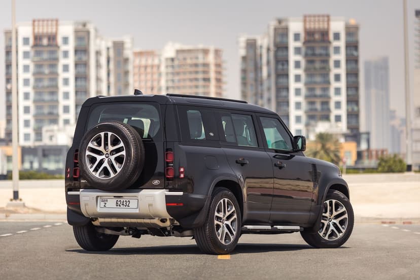 Range Rover Defender 2023 huren Dubai - Weergave 4