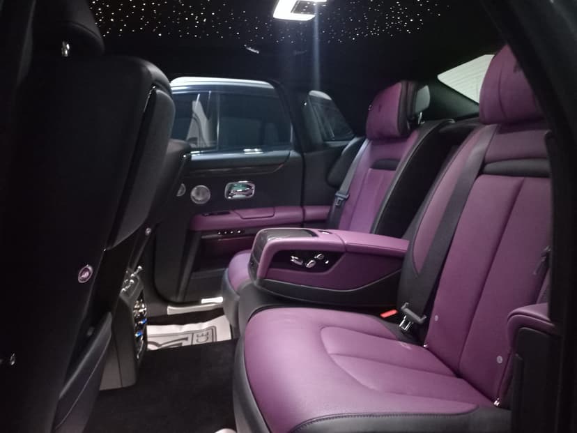 Location Rolls Royce Ghost Black Badge 2023 Dubaï - Vue 2