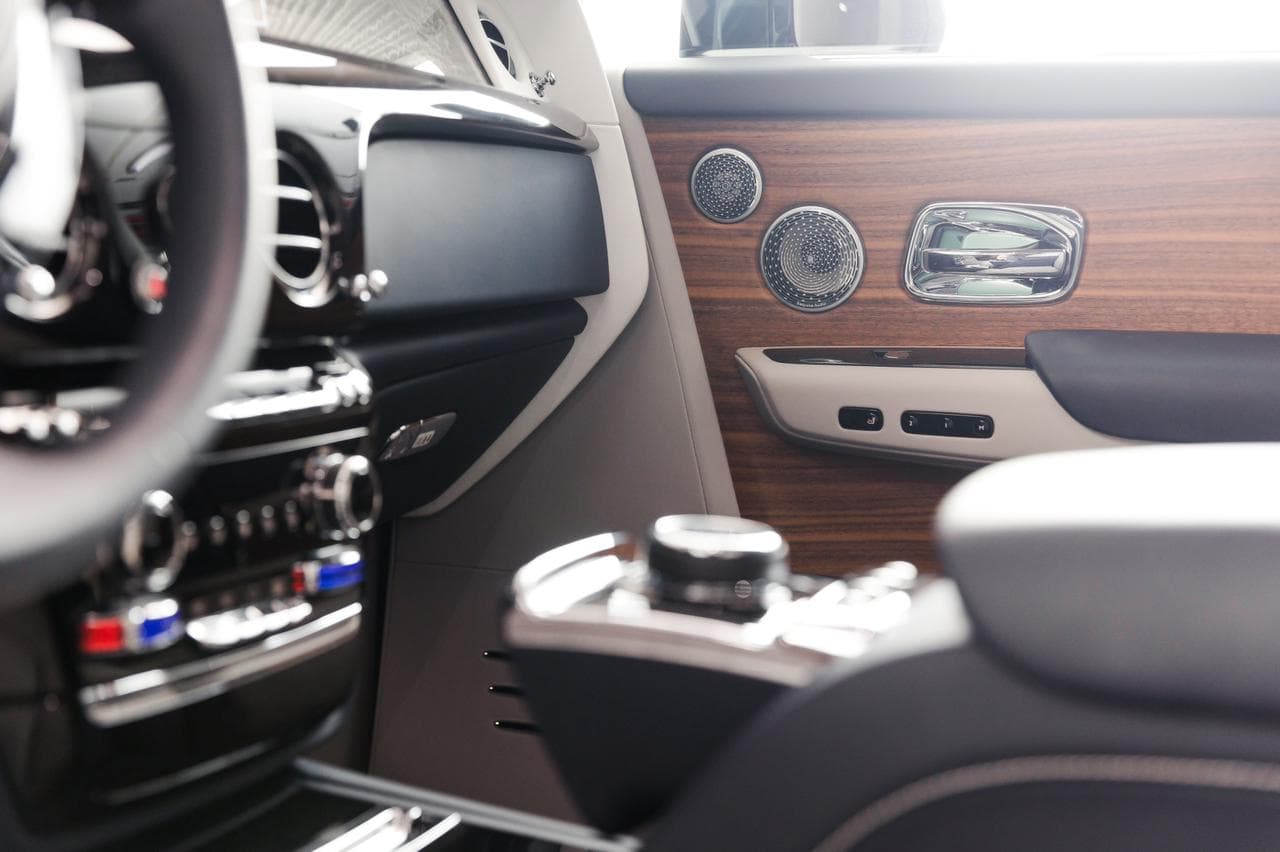 Rolls Royce Phantom 2023 Rental Dubai - Detail View