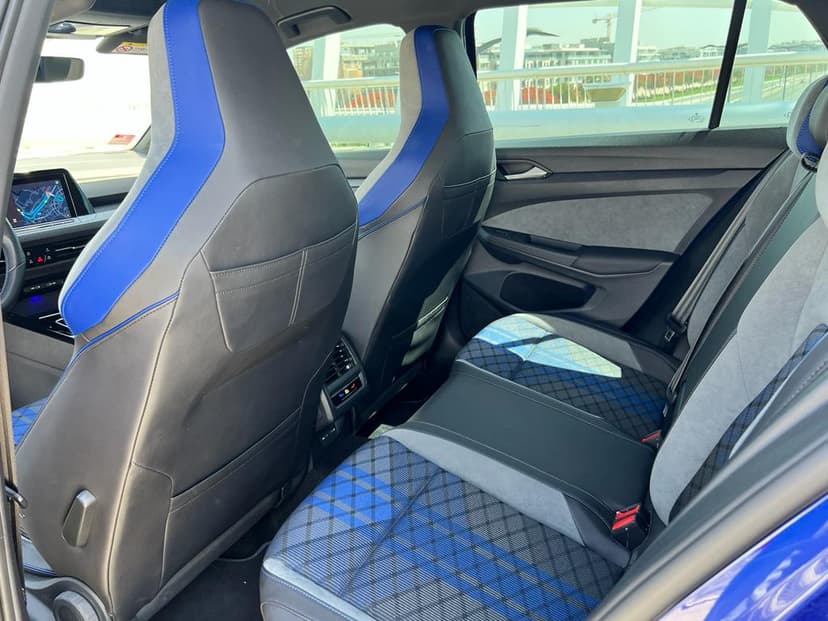 Alquiler VOLKSWAGEN GOLF R 2022 Dubái - Vista 4