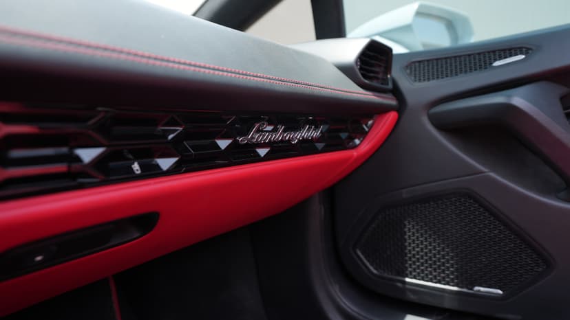 Lamborghini Huracan 2022 Rental Dubai - View 7