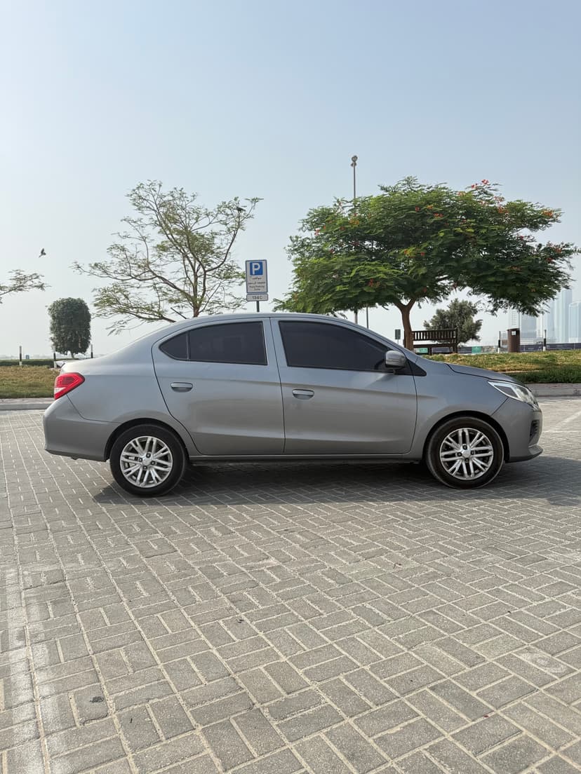 Alquiler MITSUBISHI ATTRAGE 2022 Dubái - Vista 4