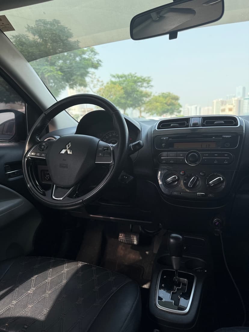 Alquiler MITSUBISHI ATTRAGE 2022 Dubái - Vista 7