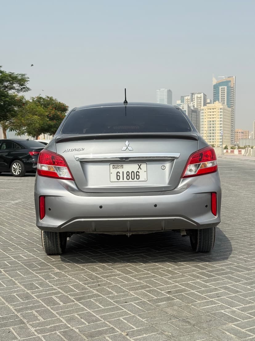 Alquiler MITSUBISHI ATTRAGE 2022 Dubái - Vista 6