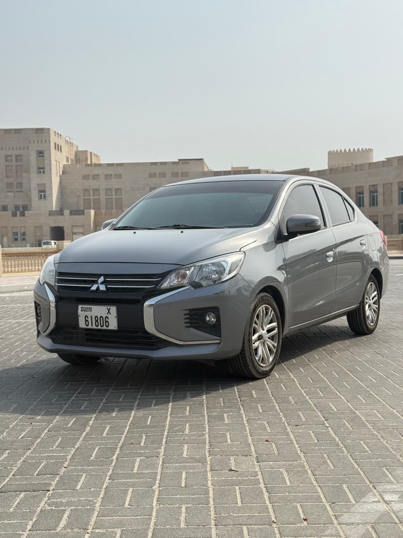 Alquiler MITSUBISHI ATTRAGE 2022 Dubái - Vista 2
