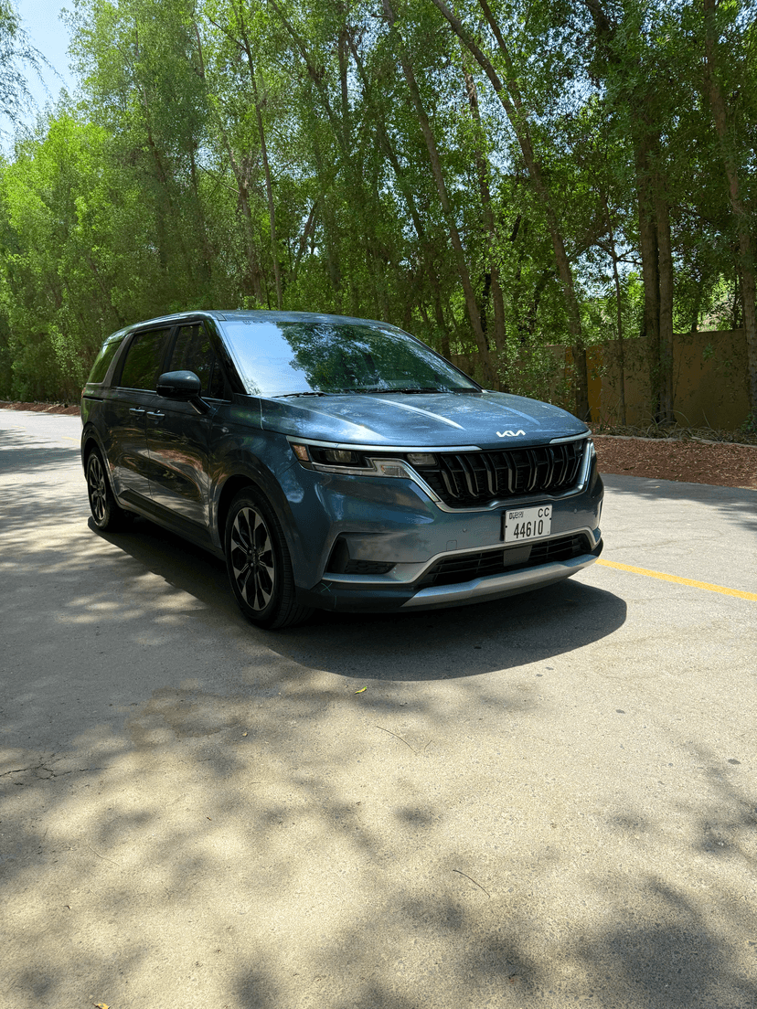 تأجير KIA Carnival 2024 في دبي - صورة 2