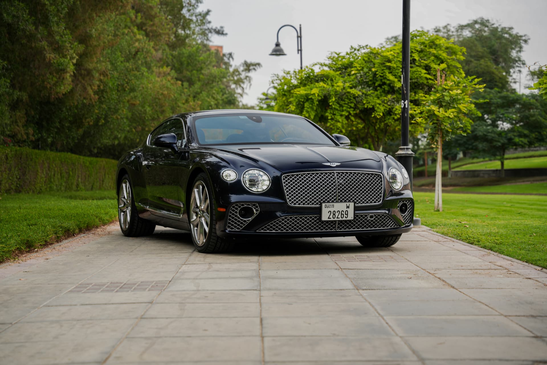 Bentley Continental GT 2021 huren Dubai - Vooraanzicht