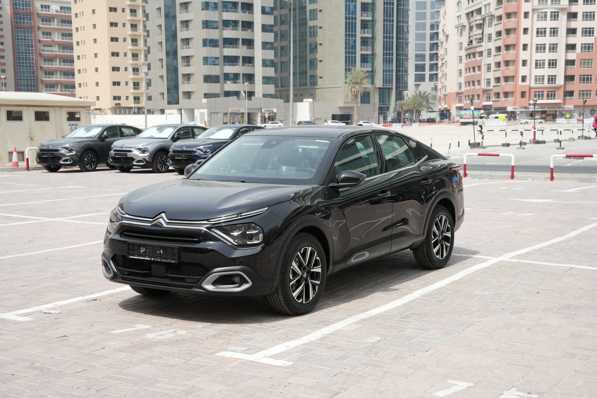 تأجير Citroen C4 X 2025 في دبي - المنظر الأمامي