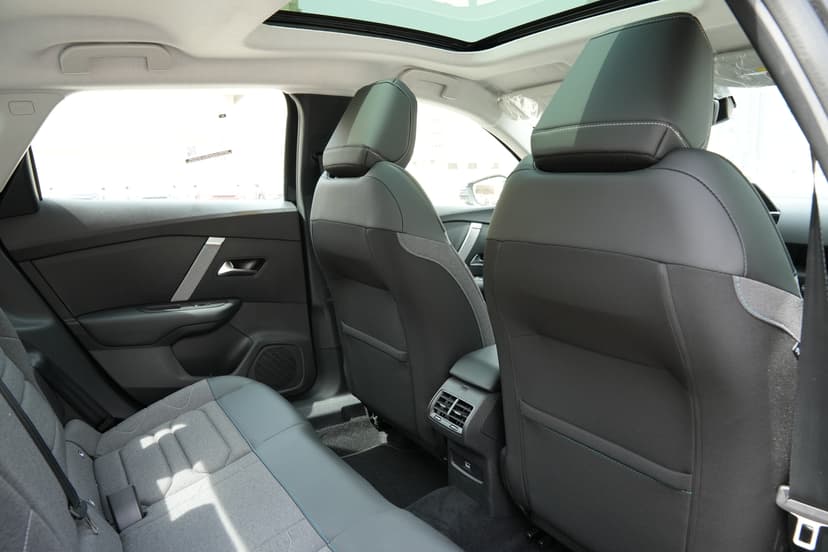 Citroen C4 X 2025 mieten in Dubai - Ansicht 8
