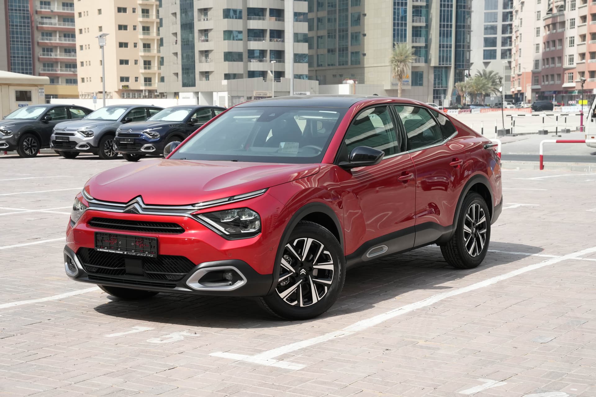 تأجير Citroen C4 X 2025 في دبي - المنظر الأمامي
