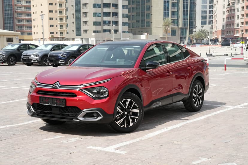 Alquiler Citroen C4 X 2025 Dubái - Vista principal