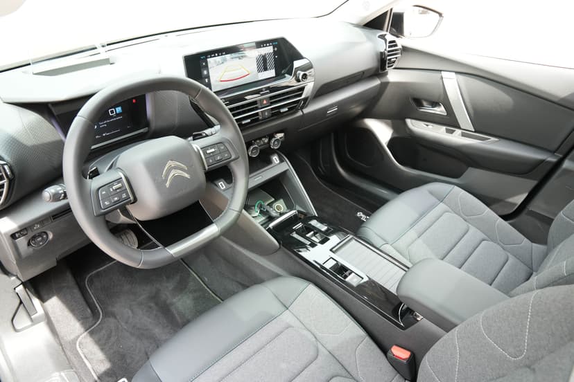 Alquiler Citroen C4 X 2025 Dubái - Vista 5