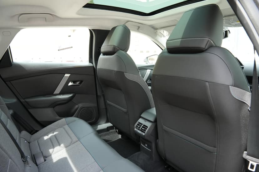 Alquiler Citroen C4 X 2025 Dubái - Vista 7