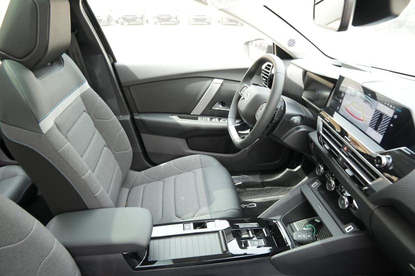 Alquiler Citroen C4 X 2025 Dubái - Vista 8