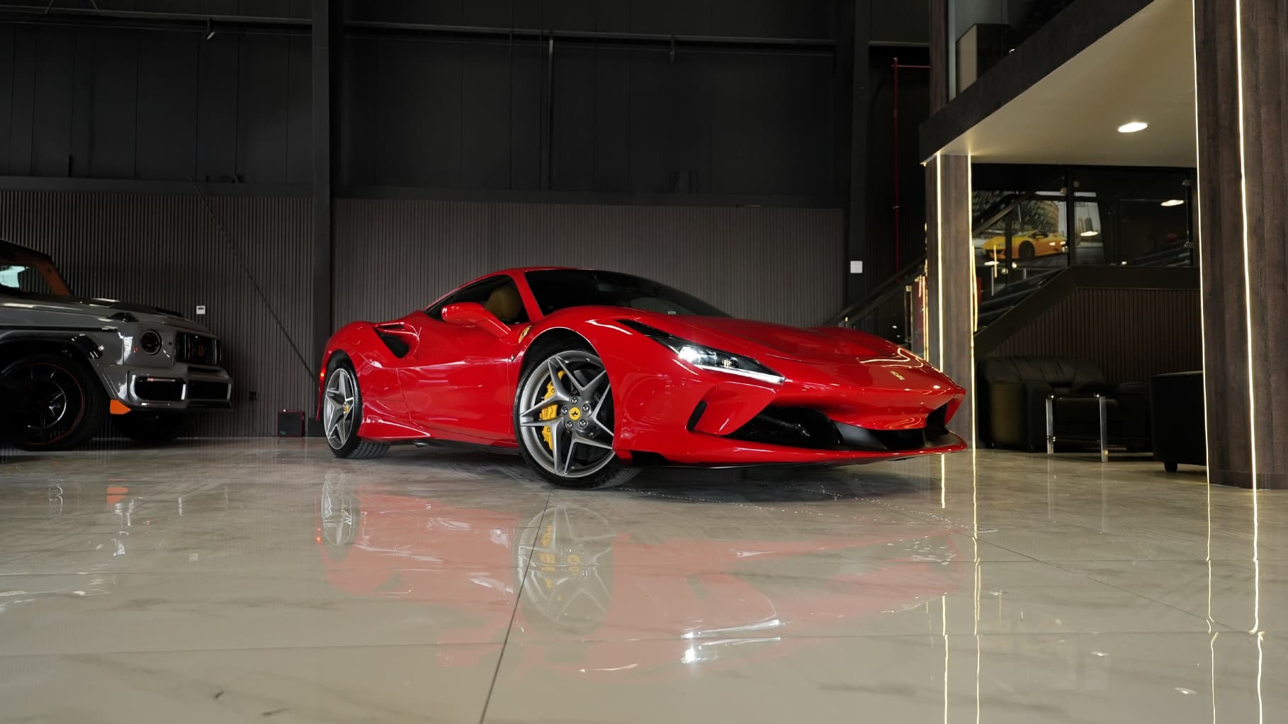 تأجير Ferrari F8 Tributo 2022 في دبي - المنظر الأمامي