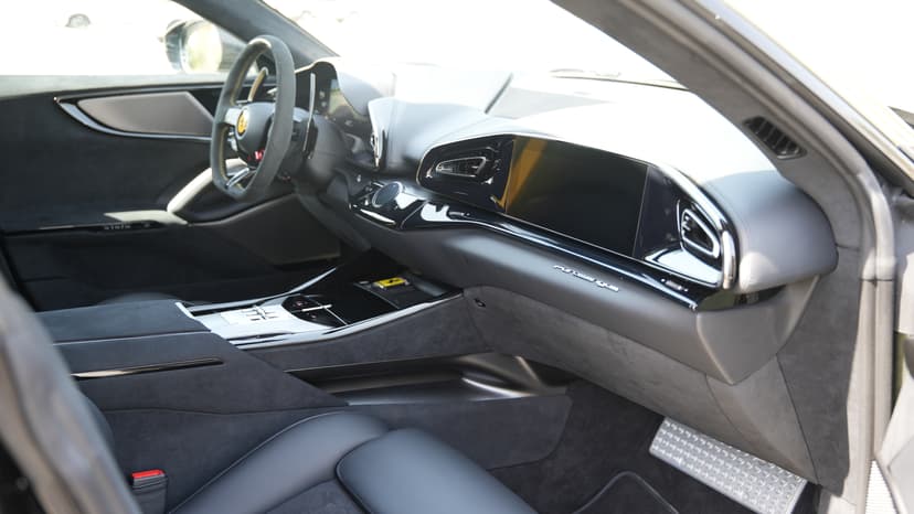 تأجير Ferrari Purosangue 2025 في دبي - صورة 11